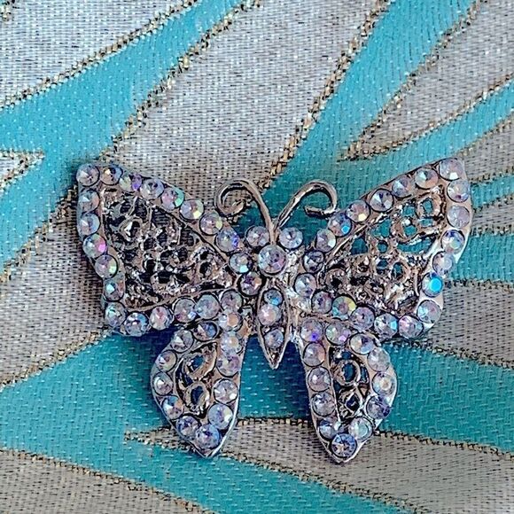 Vintage ab crystal filigree silver butterfly pin - Picture 5 of 7
